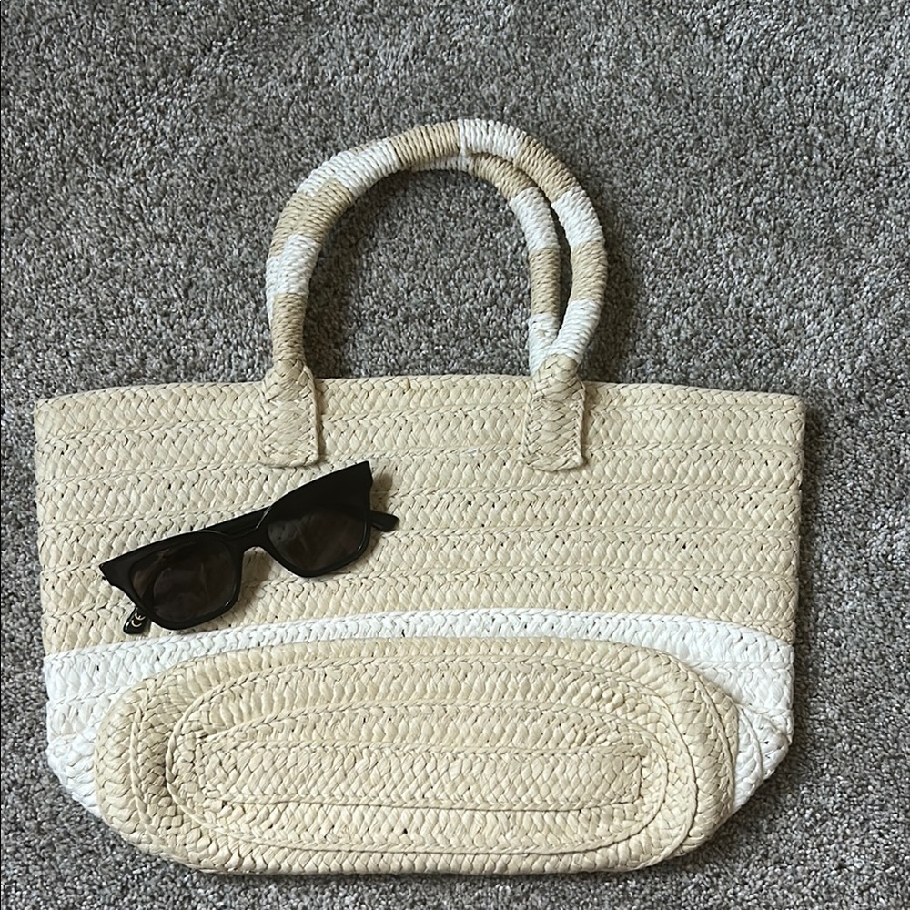 Altru Cream and White Beachy Tote Bag NWOT